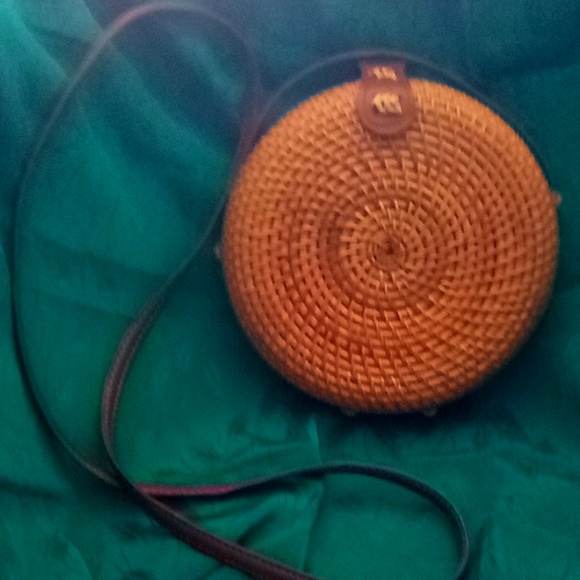 Summer Rose rattan woven crossbody round bag - Picture 1 of 8